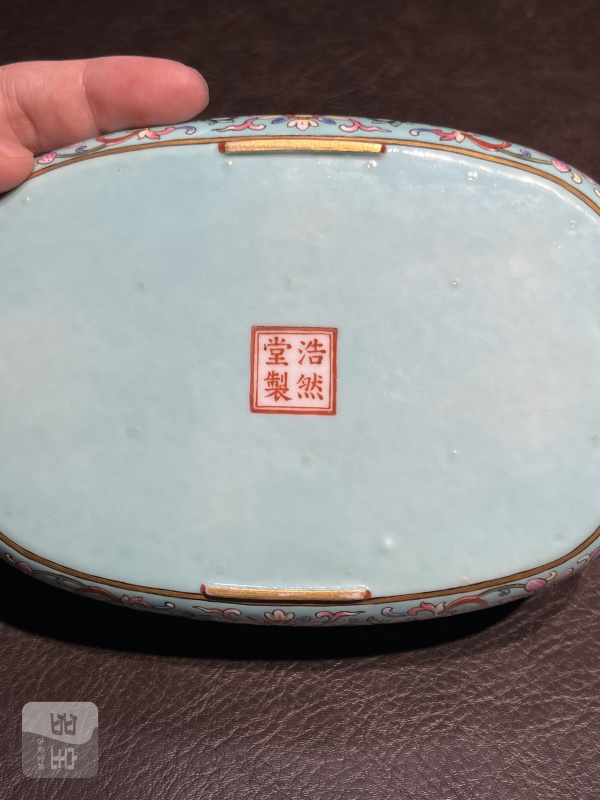 清嘉庆 松石绿地开光粉彩花卉纹茶盘 - 图18